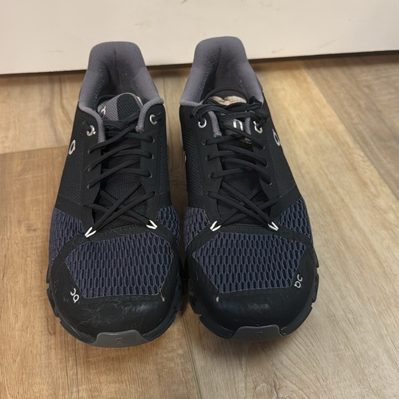 ON Cloudflyer black/white men’s size 9.5 - Picture 2 of 8